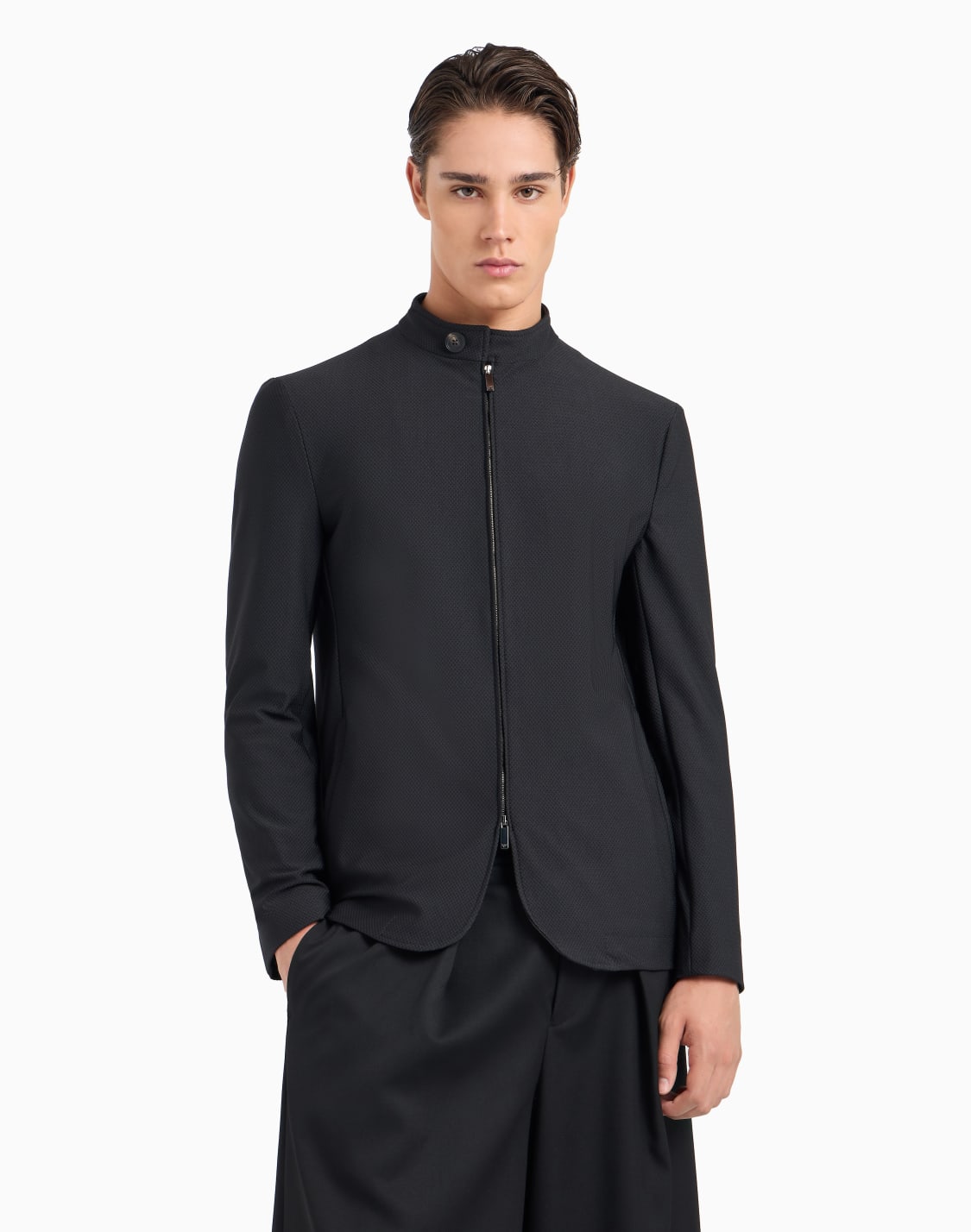 chaqueta-con-cuello-de-tira-y-cremallera-de-punto-tcnico-con-microfantasa-de-efecto-tridimensional-negro--emporio-armani