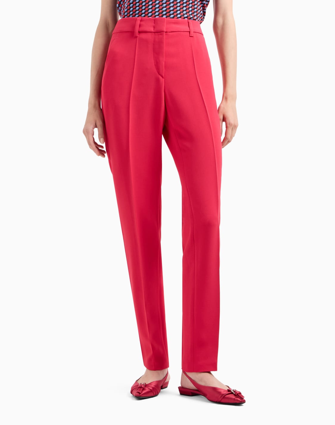 pantalones-con-trabillas-y-pliegue-en-crep-de-cady-fucsia--emporio-armani