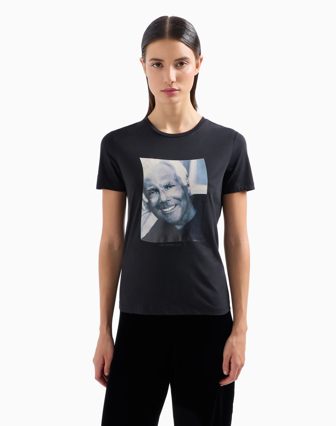 camiseta-de-punto-supima-con-estampado-fotogrfico-mr-armani-icon-negro--emporio-armani