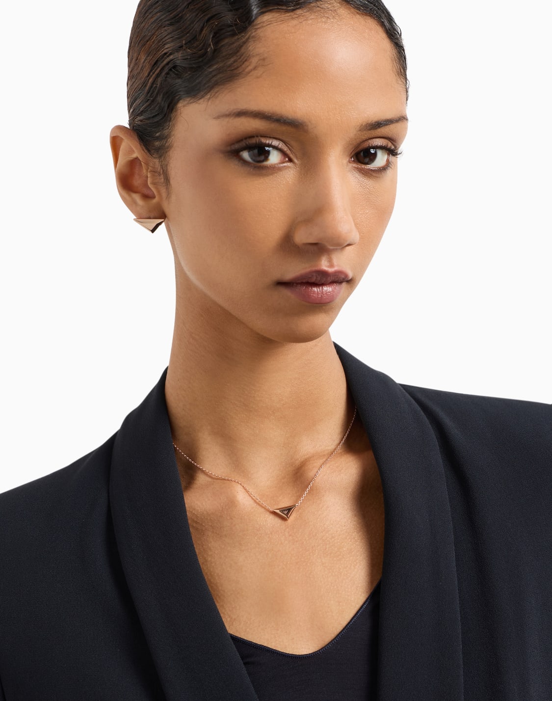 Emporio Armani V字型ピアス Emporio Armani ゴールド V字型 ピアス 公式】エンポリオ