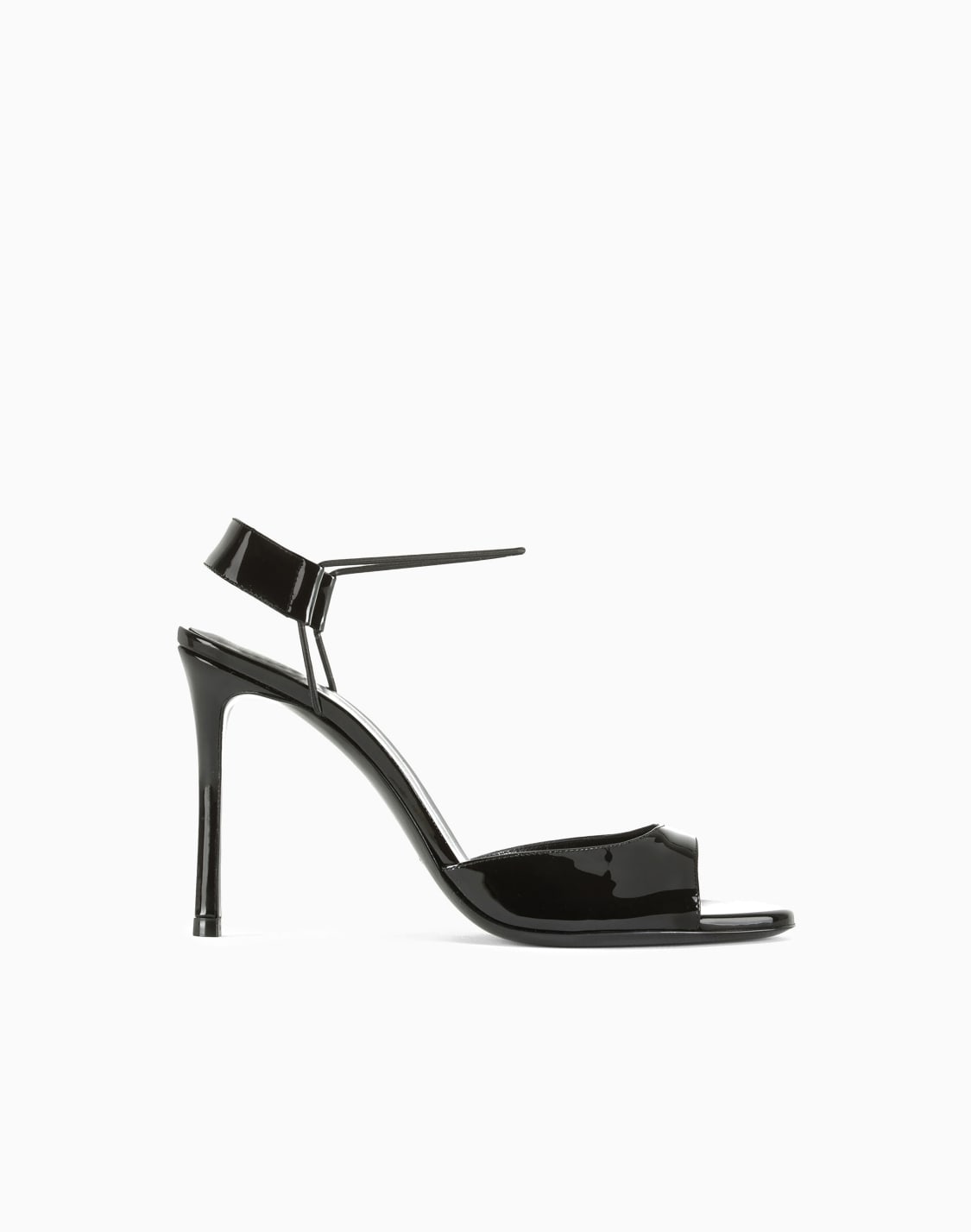 sandalia-alta-de-charol-lquido-negro--giorgio-armani