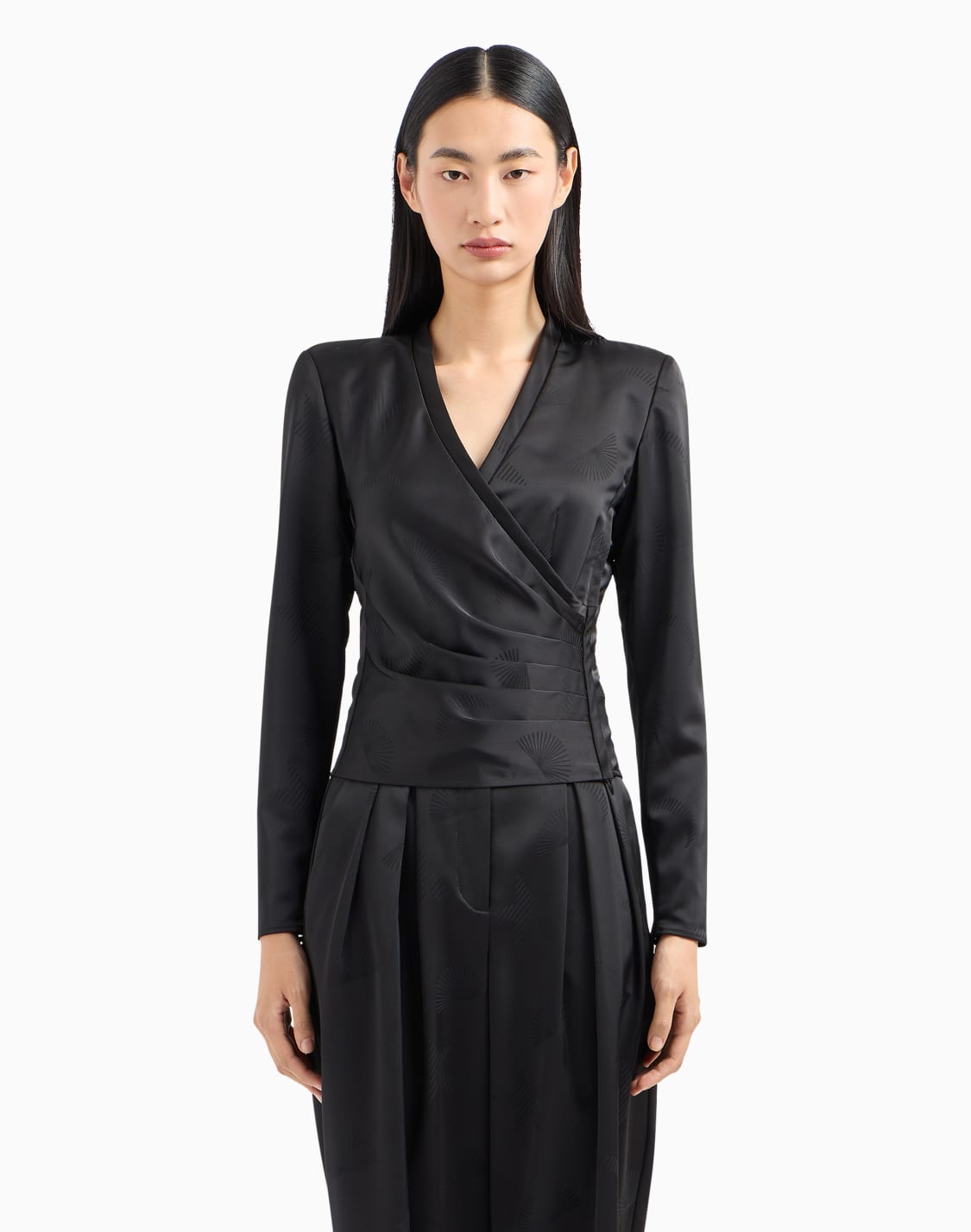 blusa-de-tejido-jacquard-con-escote-de-pico-cruzado-y-drapeado-de-la-cpsula-moon-negro--emporio-armani