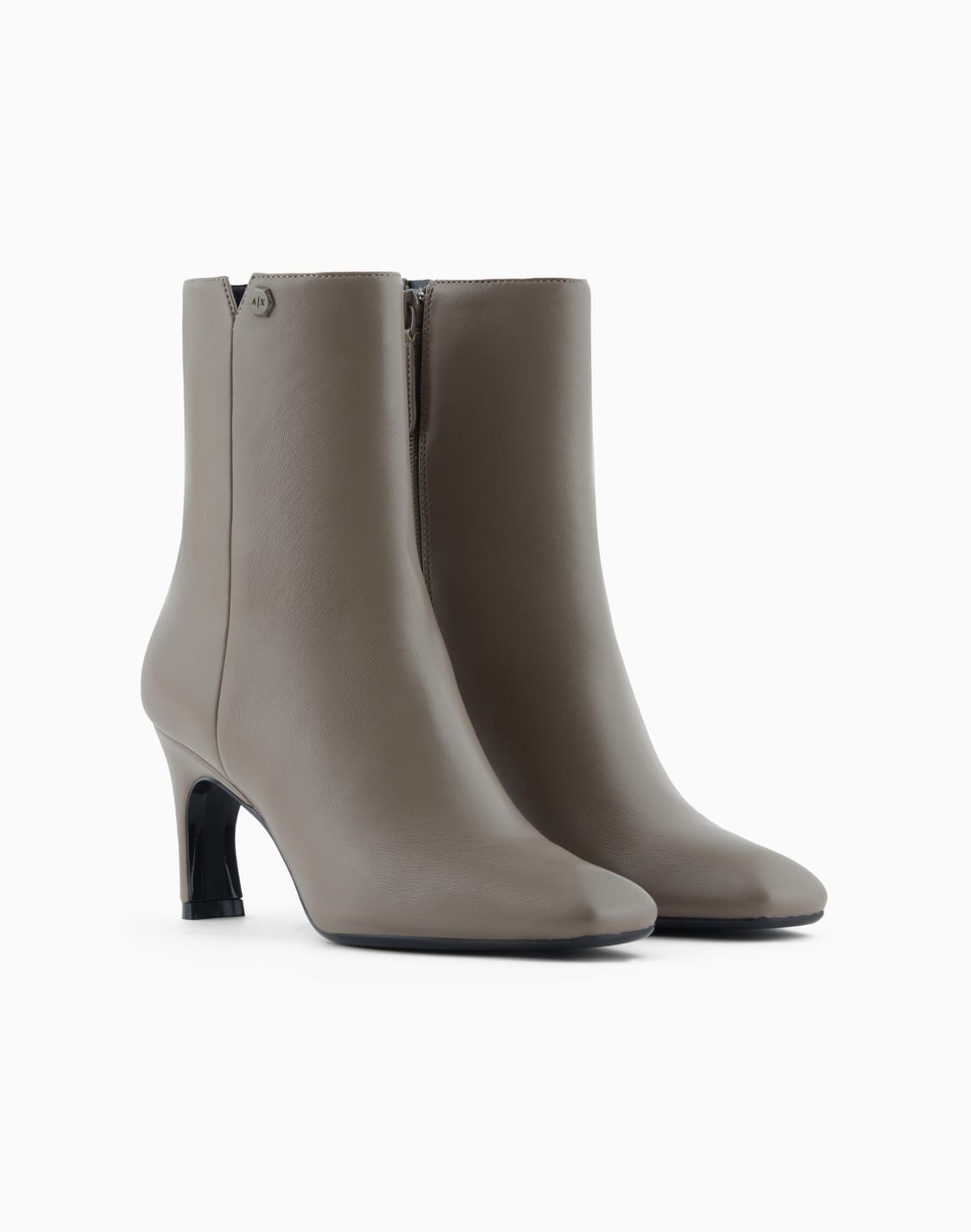 botines-acabado-mate-con-tacn-beige--armani-exchange