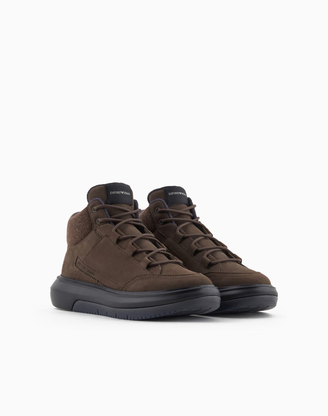 deportivas-de-caa-alta-en-nobuk-con-detalle-de-fieltro-marrn--emporio-armani