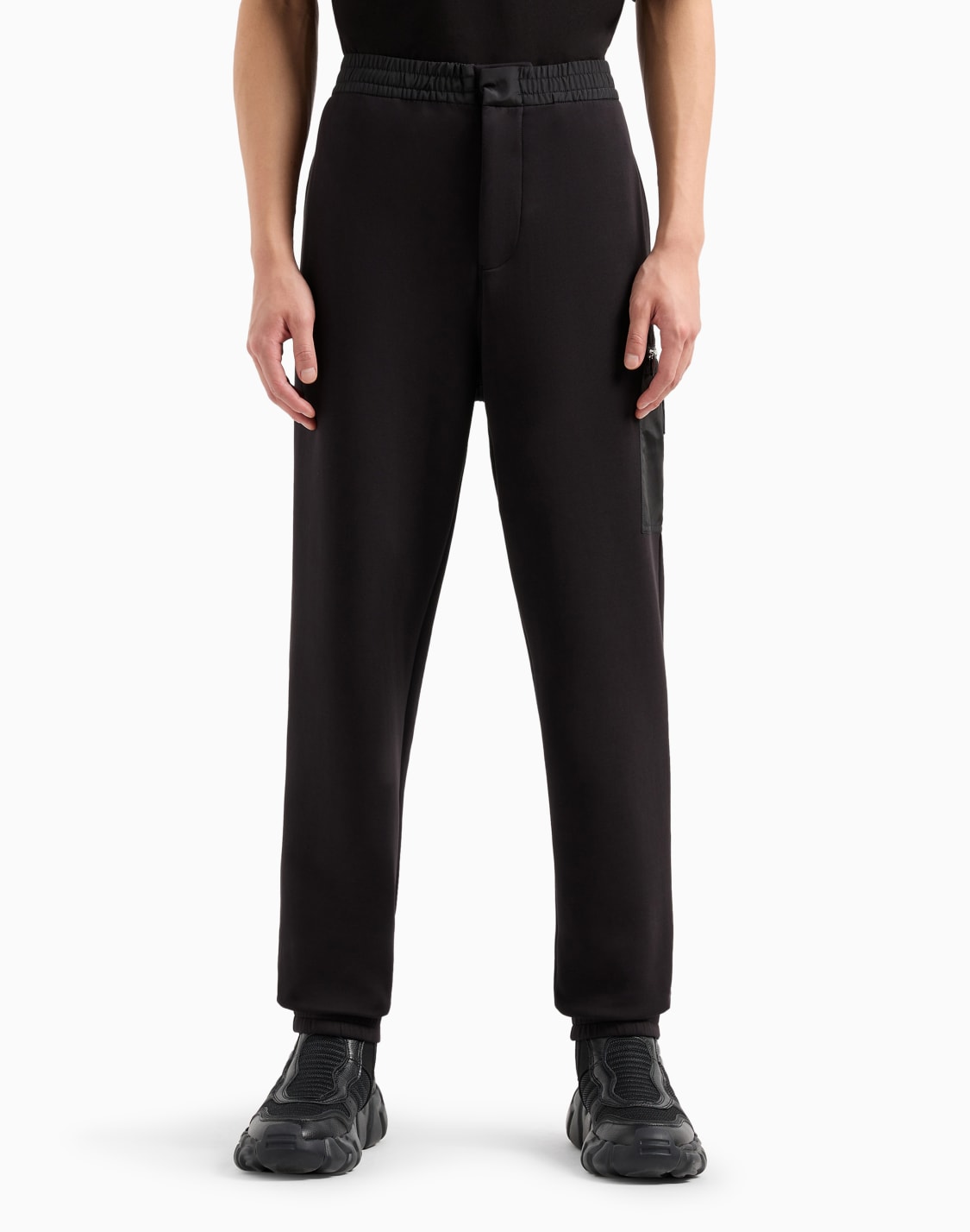 pantaln-oversize-con-bolsillo-con-cremallera-negro--armani-exchange