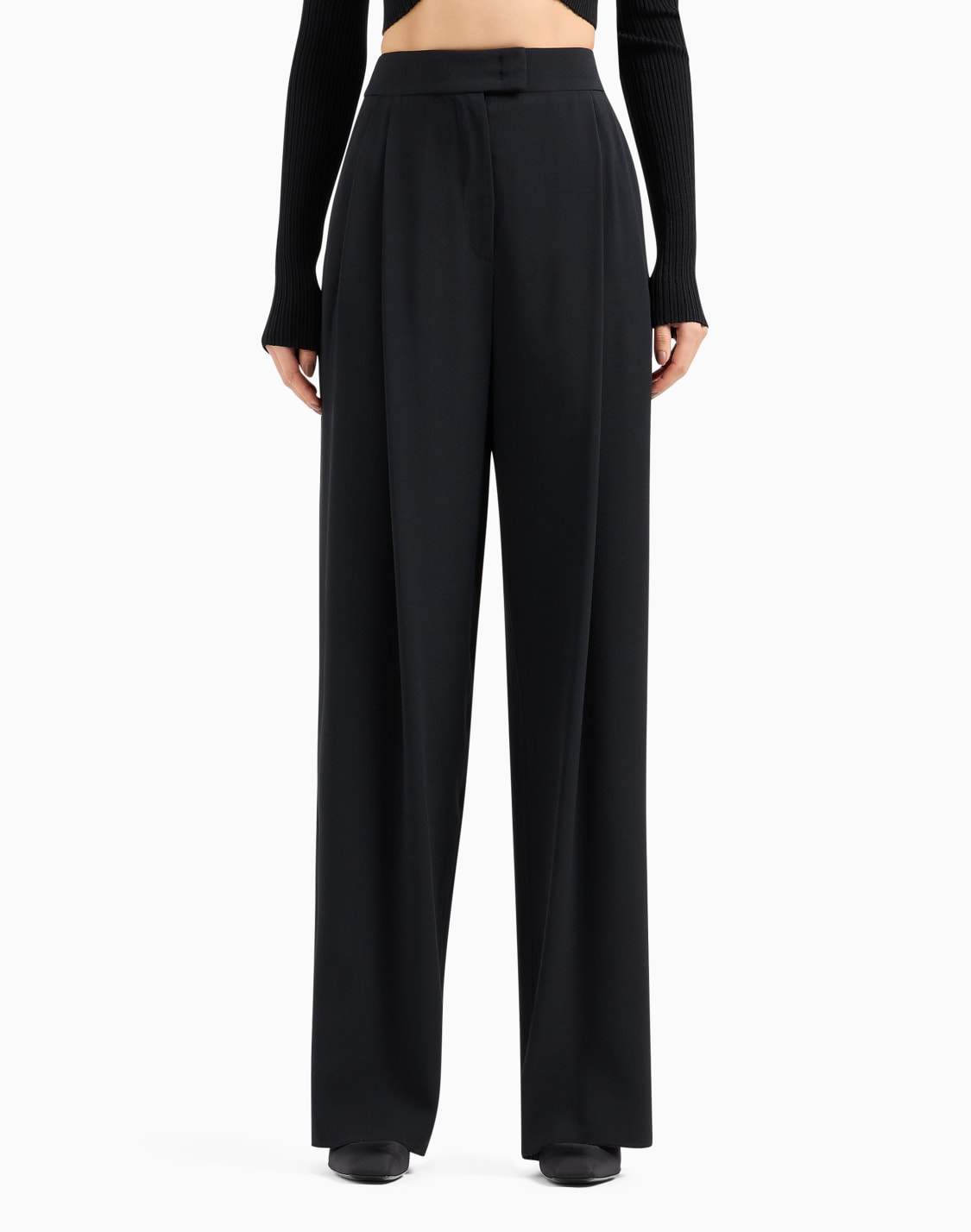 pantalones-palazzo-con-pinzas-de-envers-satn-negro--emporio-armani