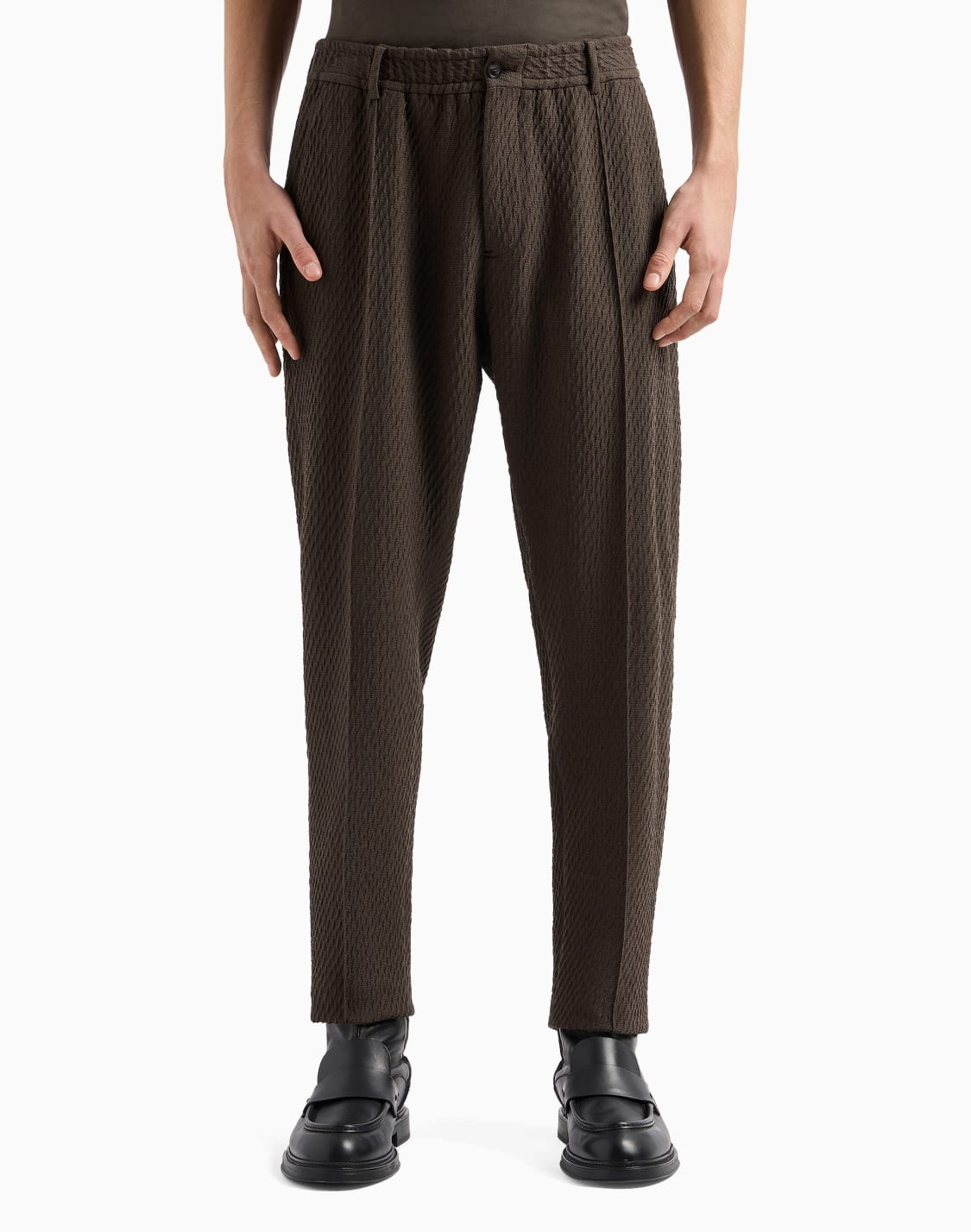 pantalones-chinos-con-pliegues-de-punto-elstico-de-lana-virgen-con-efecto-tridimensional-marrn--emporio-armani