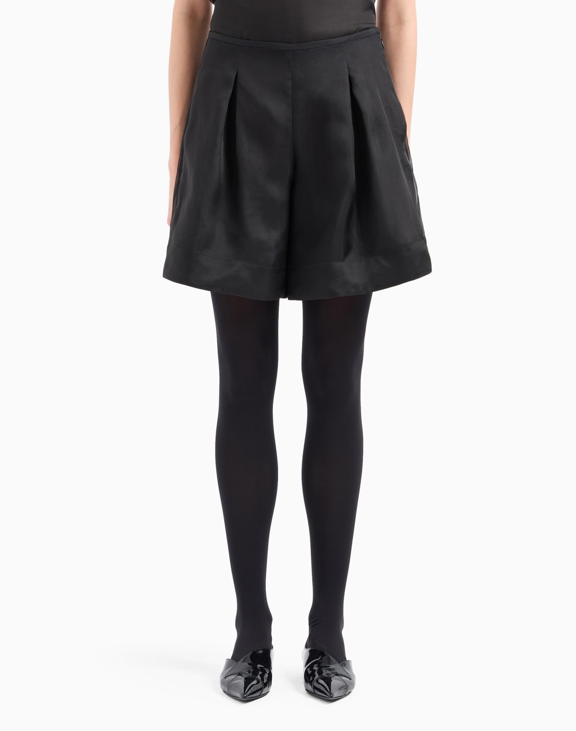 pantalones-cortos-con-pliegues-godet-en-organza-de-seda-de-la-cpsula-moon-negro--emporio-armani