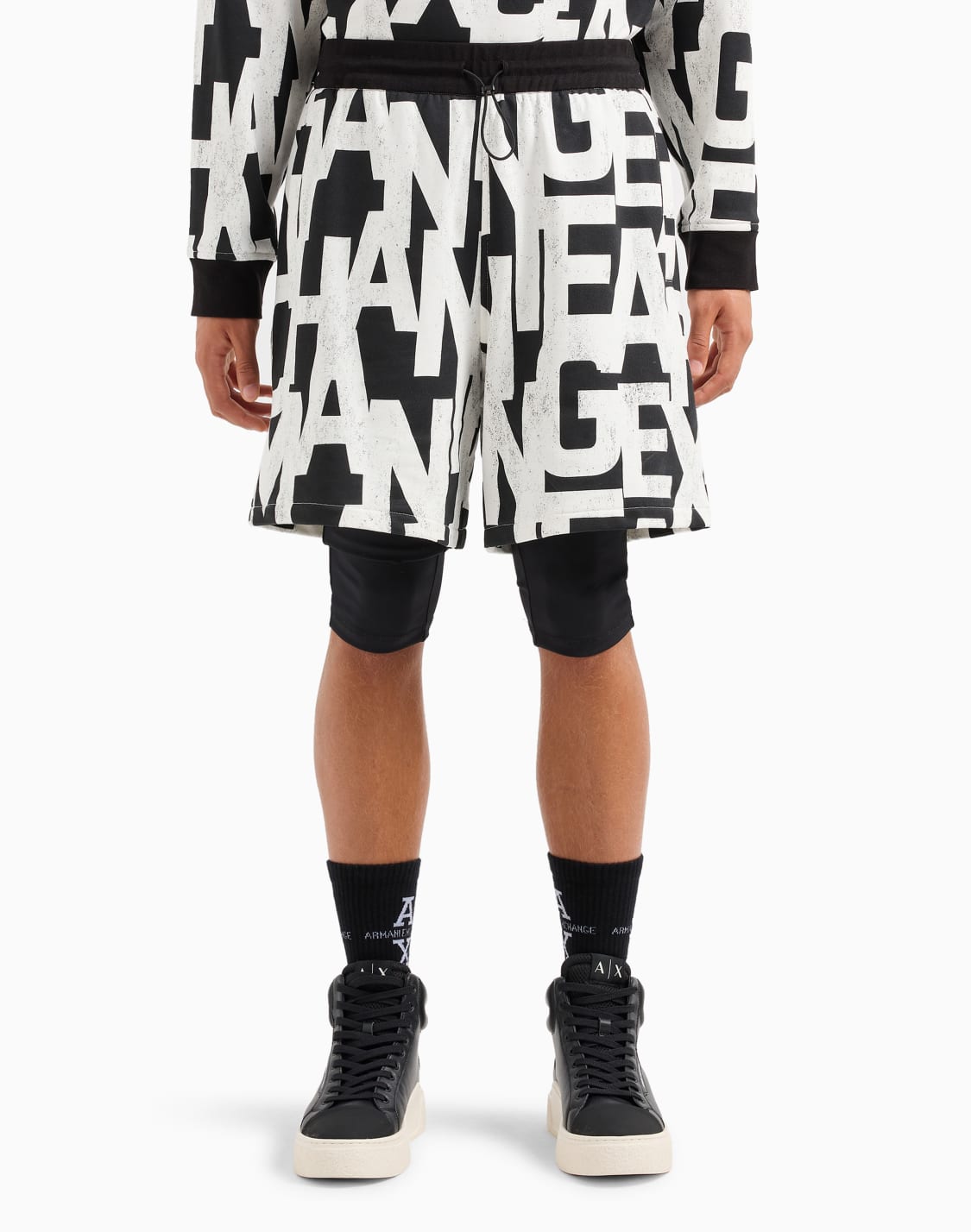bermudas-extragrandes-de-felpa-francesa-con-maxilogotipo-por-toda-la-prenda-negro--armani-exchange
