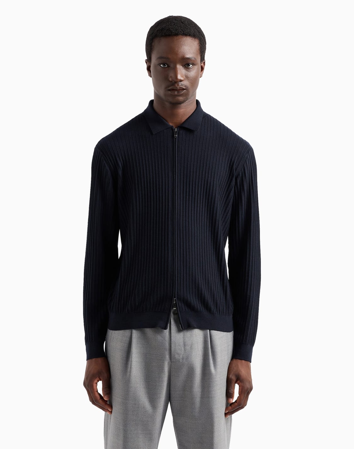 crdigan-de-lana-virgen-efecto-canal-con-cremallera-travel-essential-azul-marino--emporio-armani