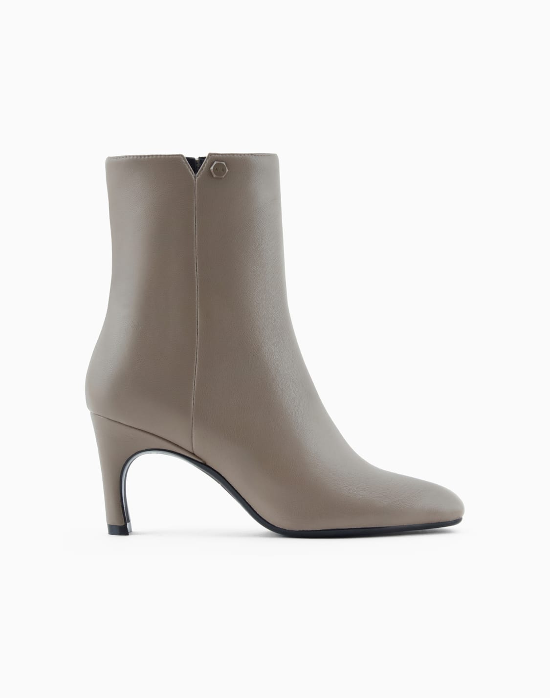 botines-acabado-mate-con-tacn-beige--armani-exchange