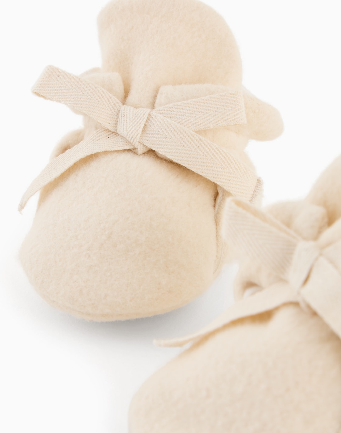chaussons-en-tissu-doux-avec-nud-beige--emporio-armani