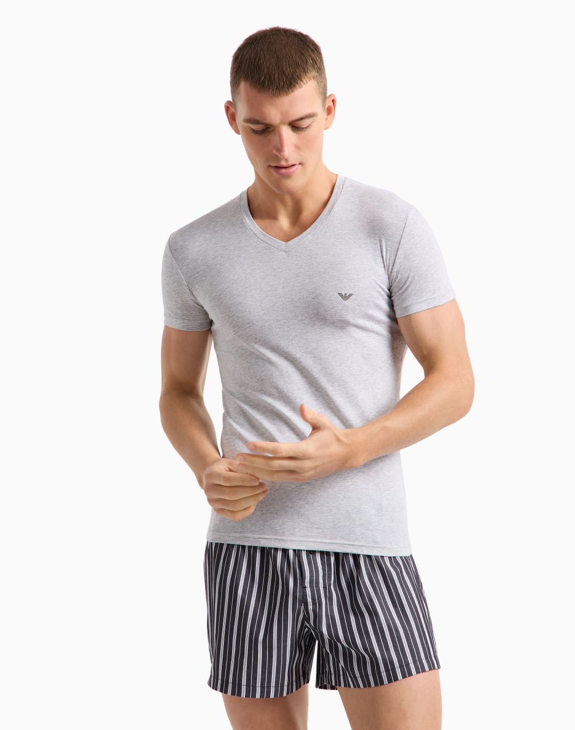 t-shirt-underwear-basic-scollo-v-grigio--emporio-armani