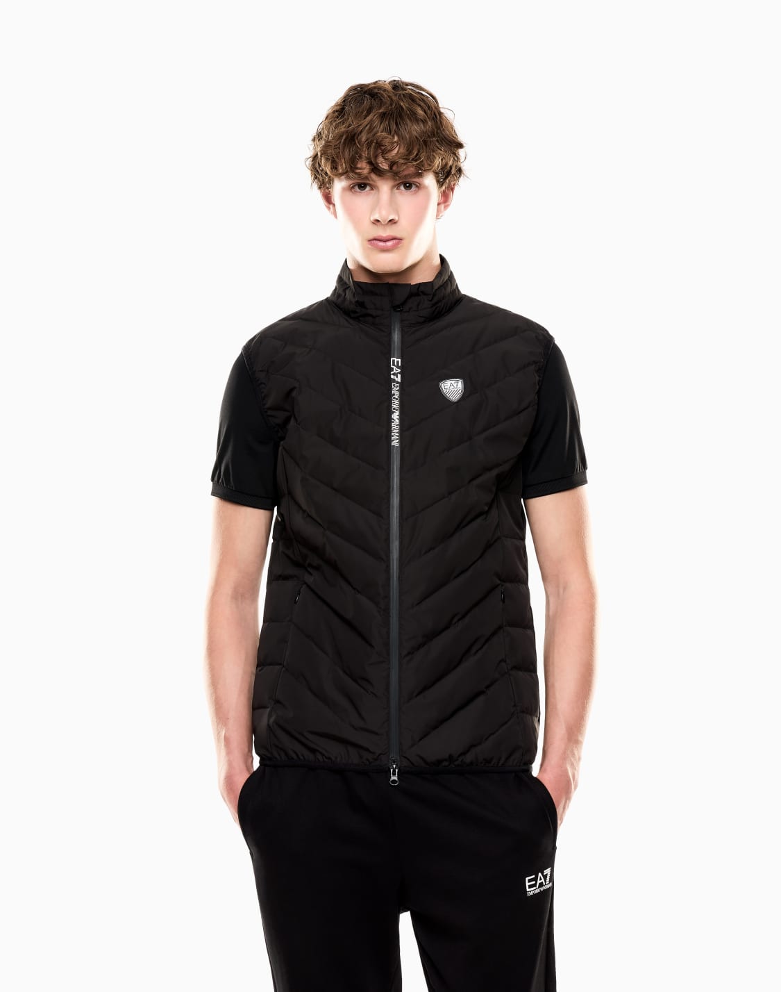 premium-shield-packable-gilet-black--ea7