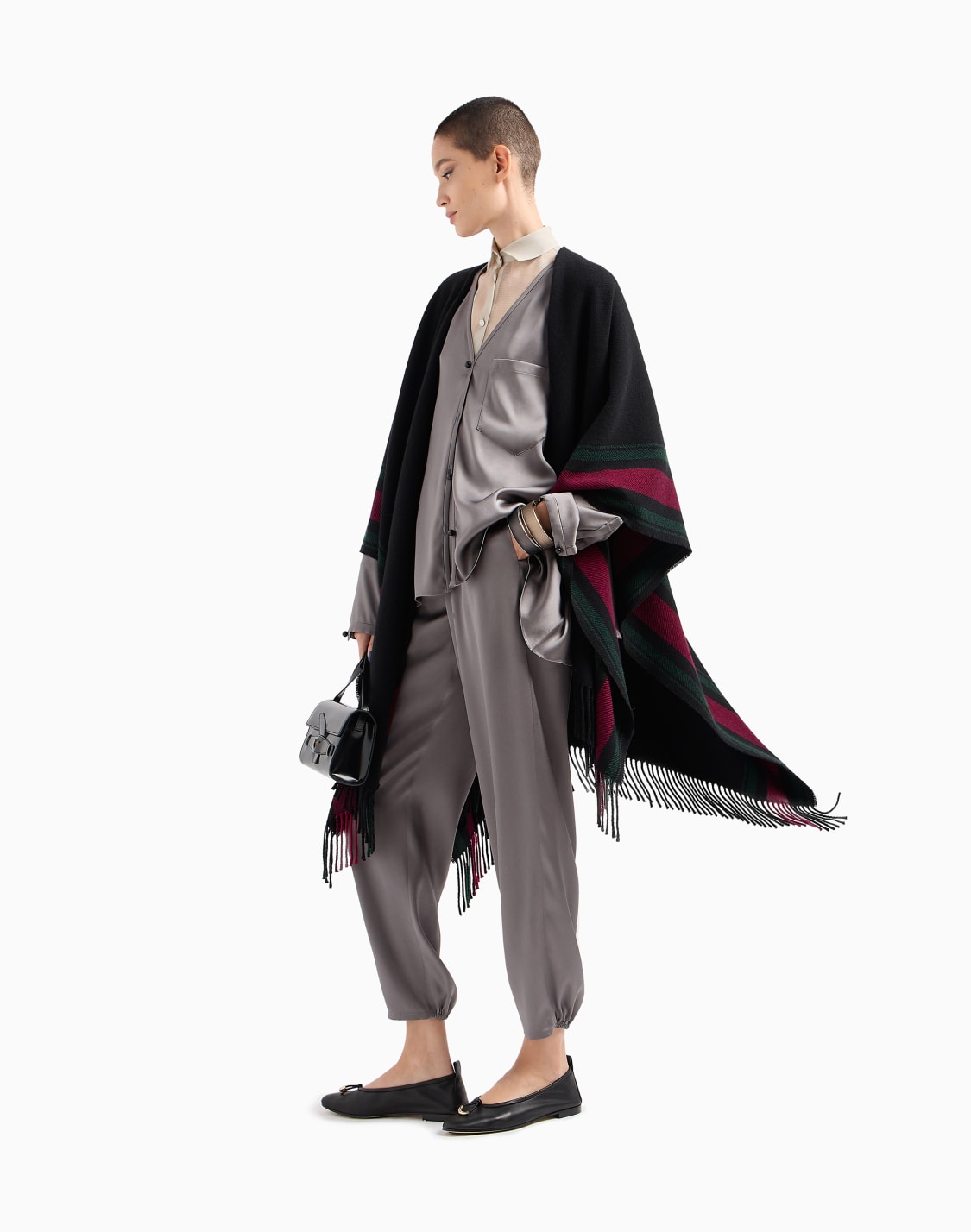 cape-en-laine-et-cachemire-noir--giorgio-armani
