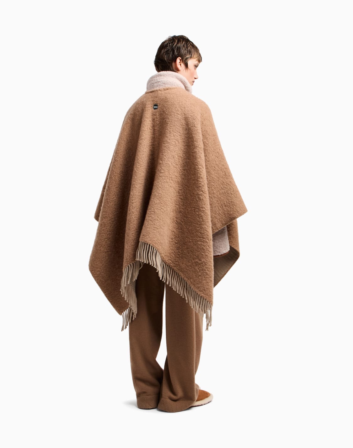ponchos-beige--giorgio-armani