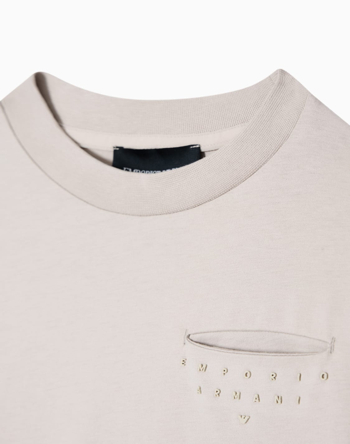 completo-t-shirt-e-bermuda-in-jersey-interlock-beige--emporio-armani