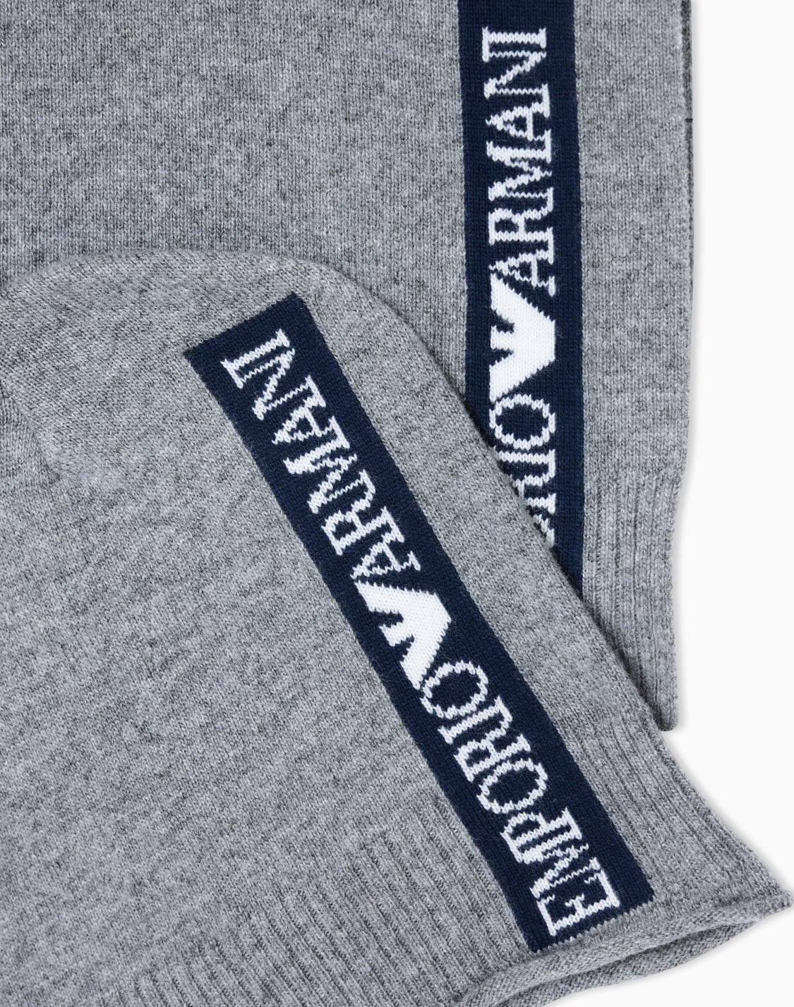 wool-blend-beanie-and-scarf-set-with-jacquard-logo-grey--emporio-armani