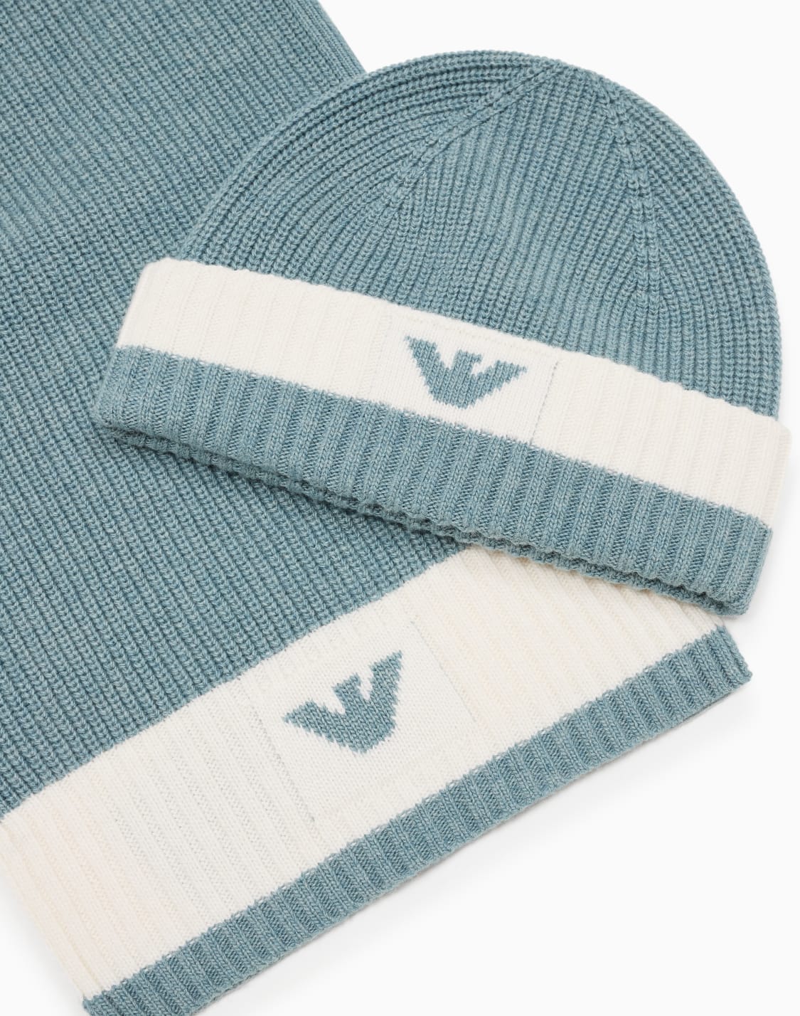 set-mit-mtze-und-schal-aus-einer-woll-mischung-hellblau--emporio-armani