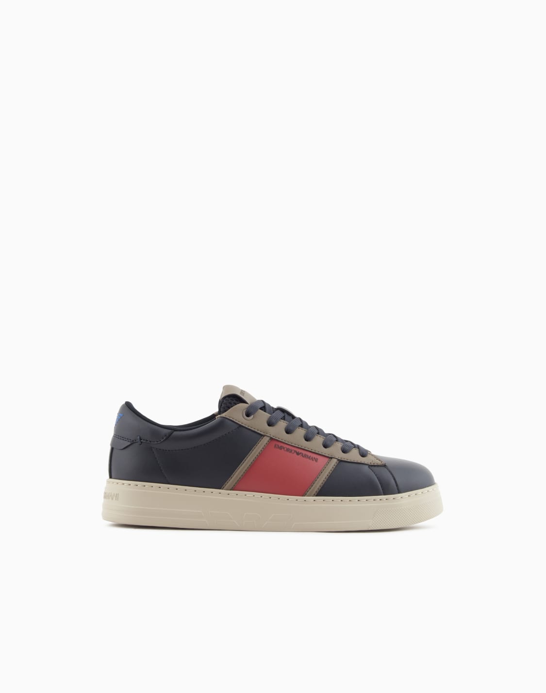 sneakers-en-cuir-avec-dtails-contrasts-rouge--emporio-armani