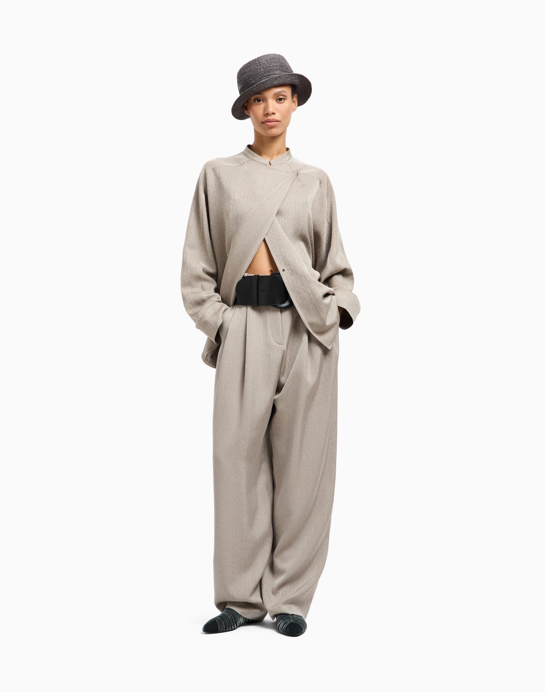 pantaloni-a-una-pince-in-viscosa-lana-e-seta-jacquard-beige--giorgio-armani