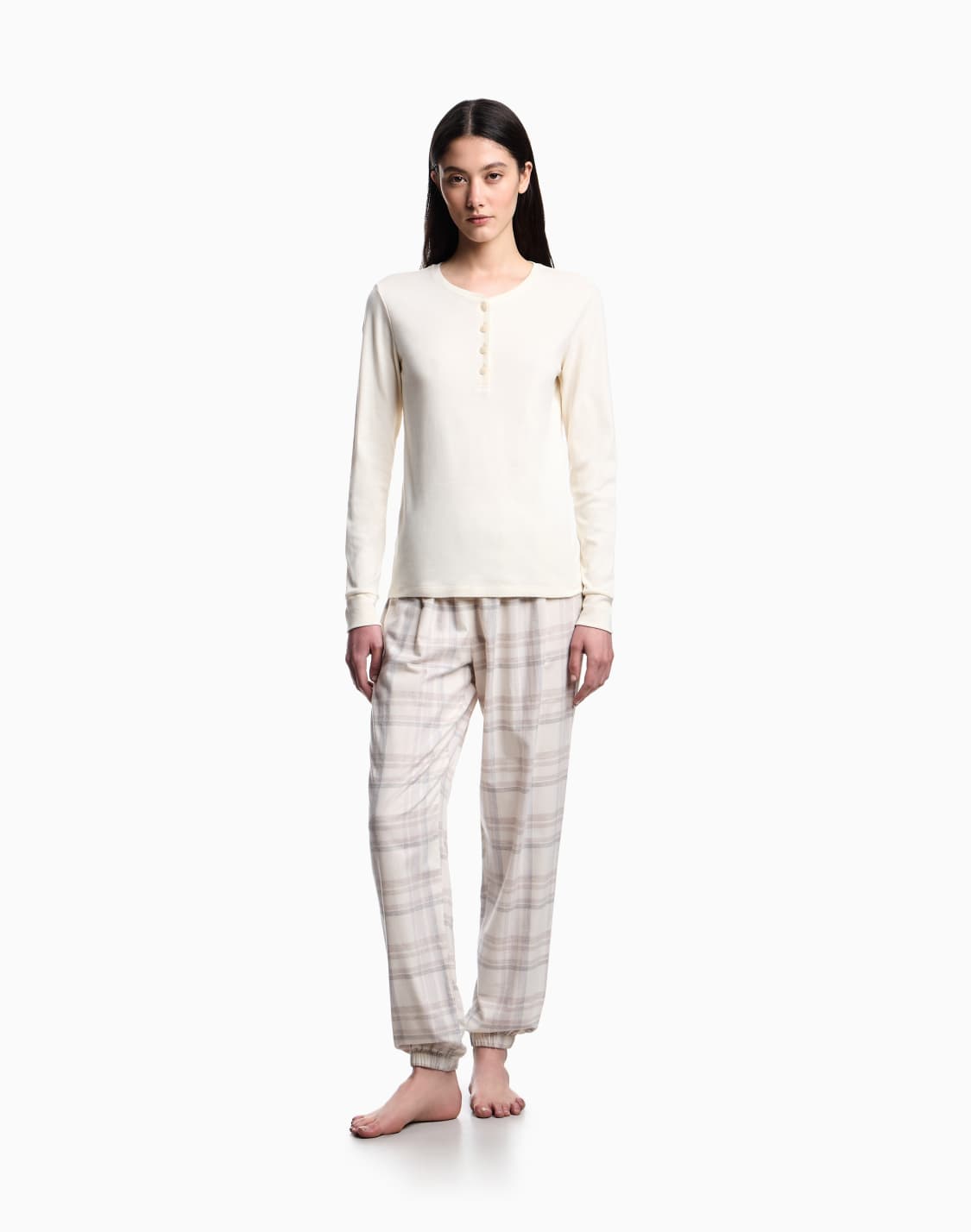 pyjama-avec-haut-en-maille-et-pantalon-motif-carreaux-beige--emporio-armani