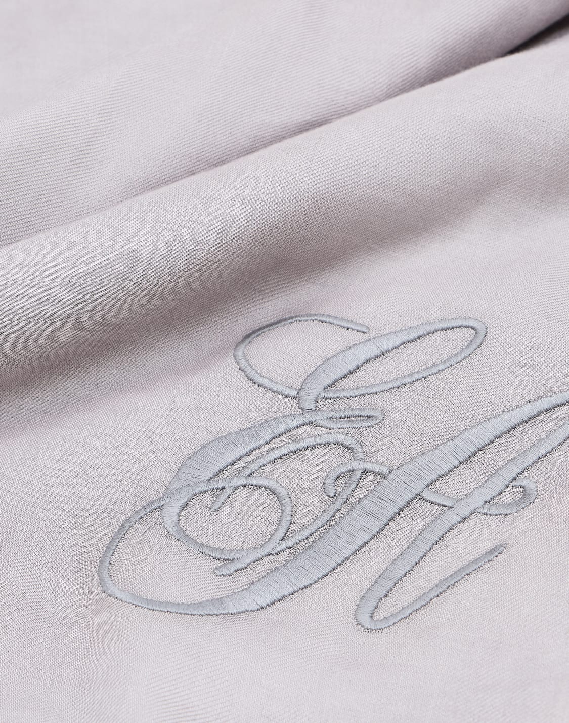 maxiestola-de-modal-con-bordado-de-la-firma-ea-gris--emporio-armani