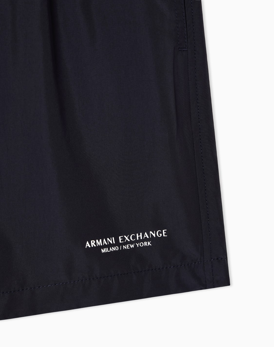 bolso-de-hombro-con-efecto-brillante-azul-marino--armani-exchange