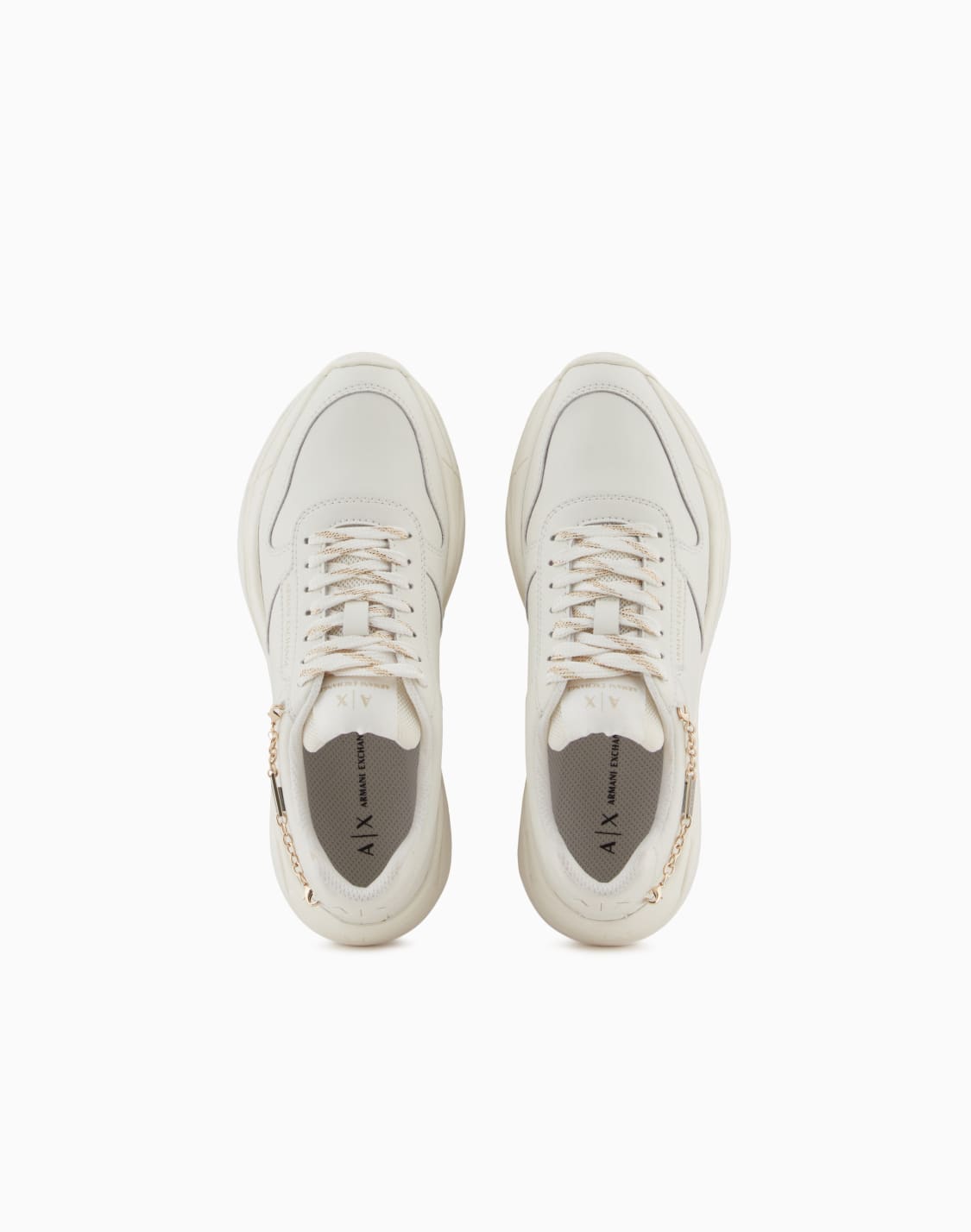 Sneakers with contrasting logo