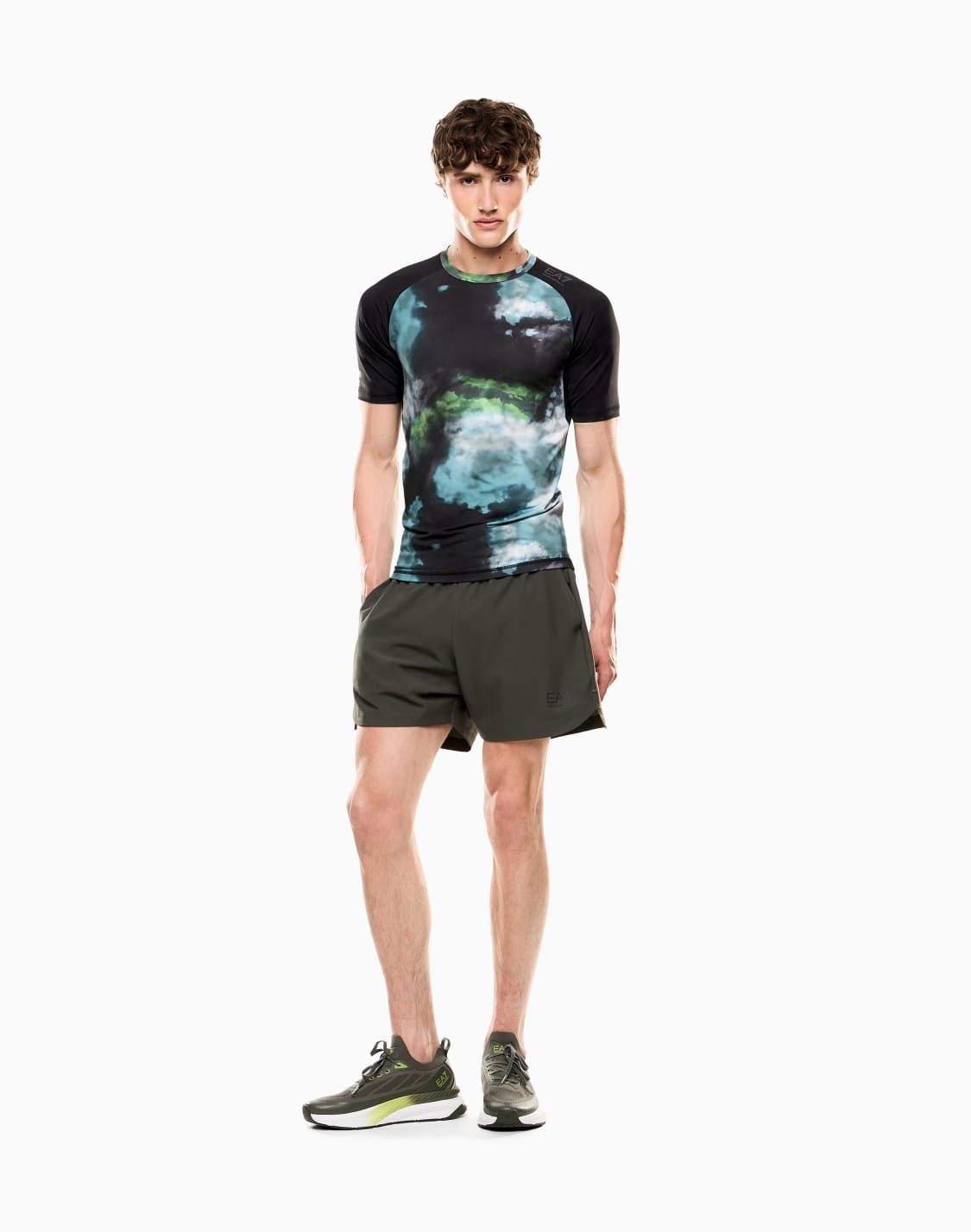 short-dynamic-athlete-en-tissu-technique-vigor7-vert--ea7