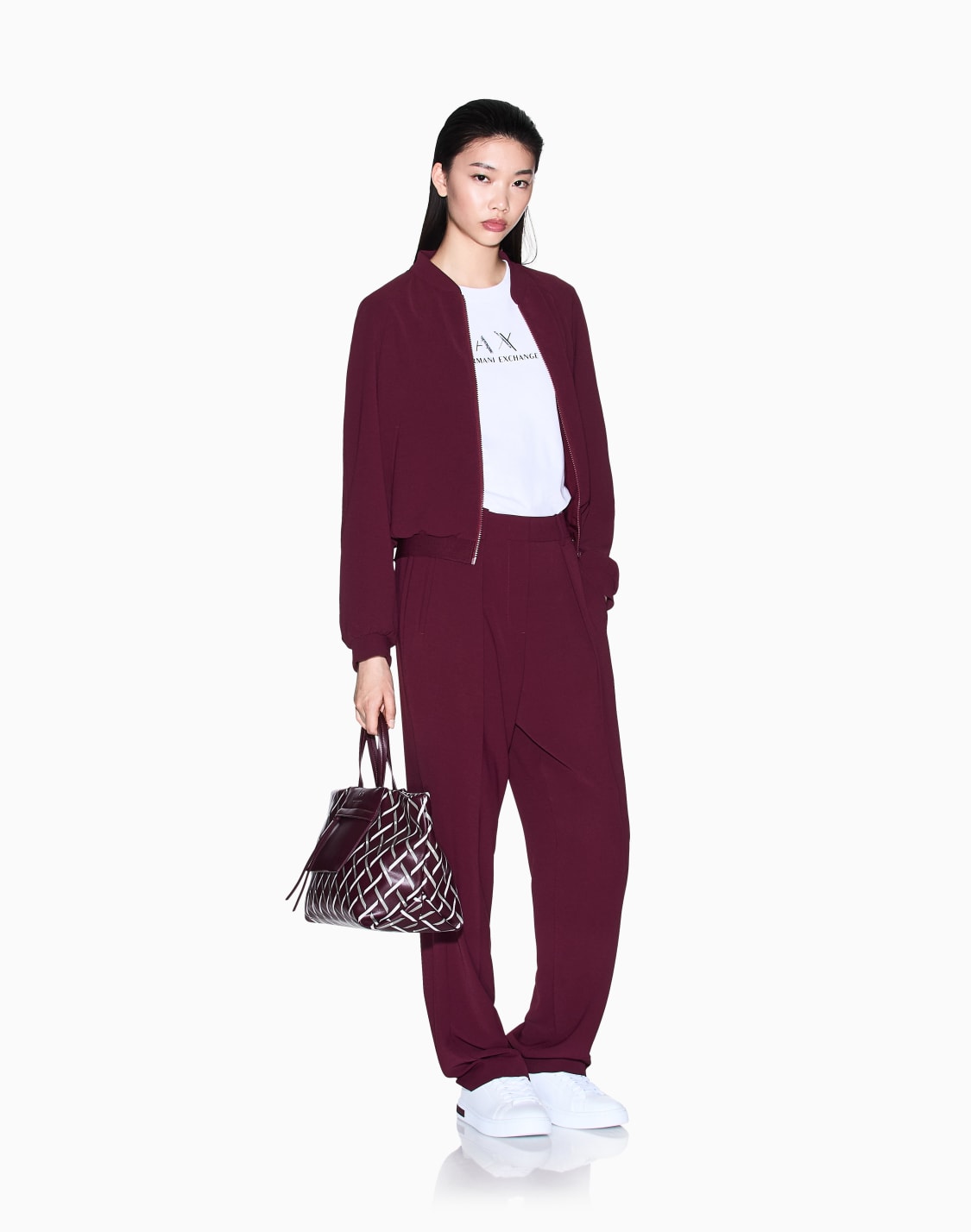 pantalones-con-pinzas-en-tejido-fluido-burdeos--armani-exchange