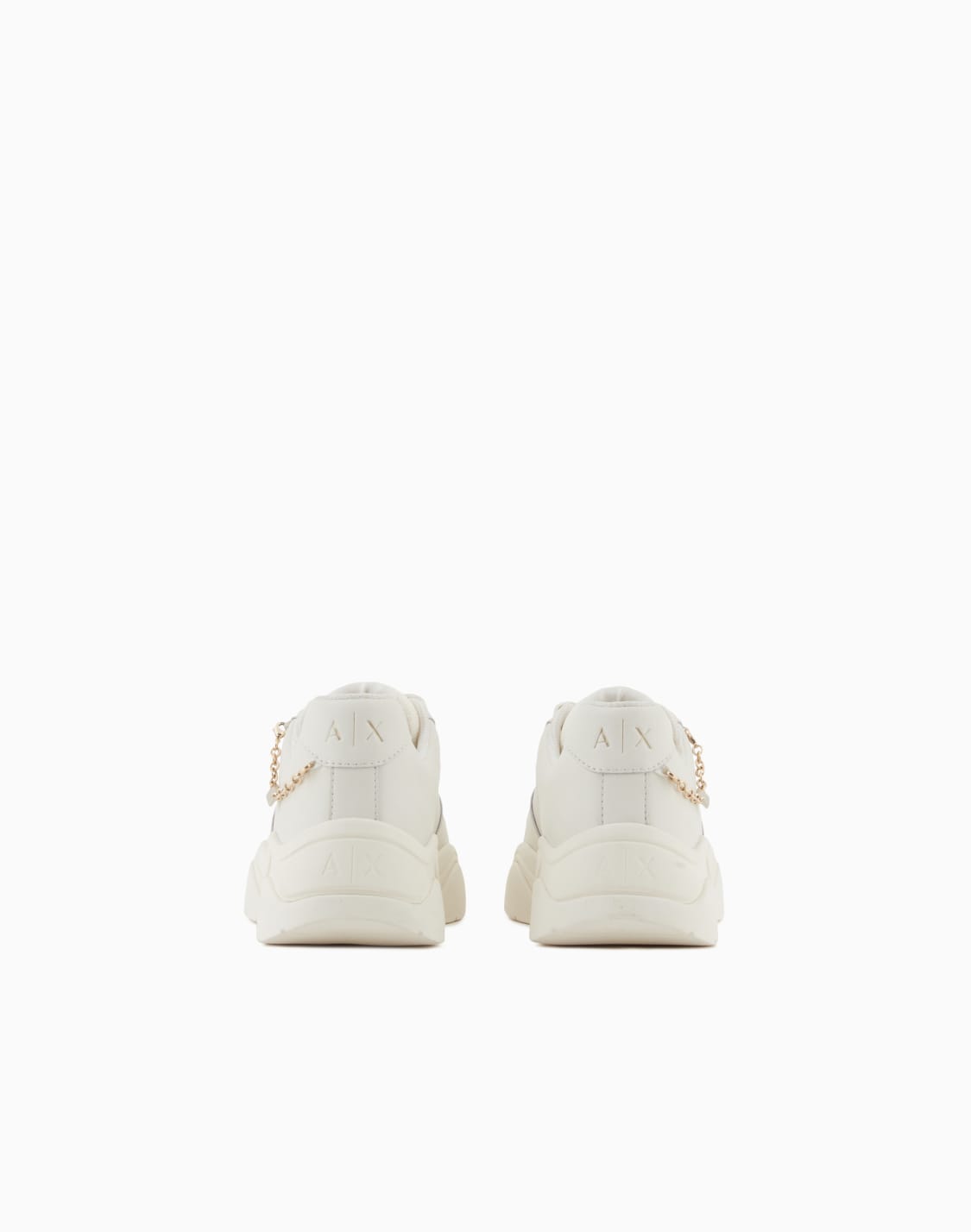 Sneakers with contrasting logo