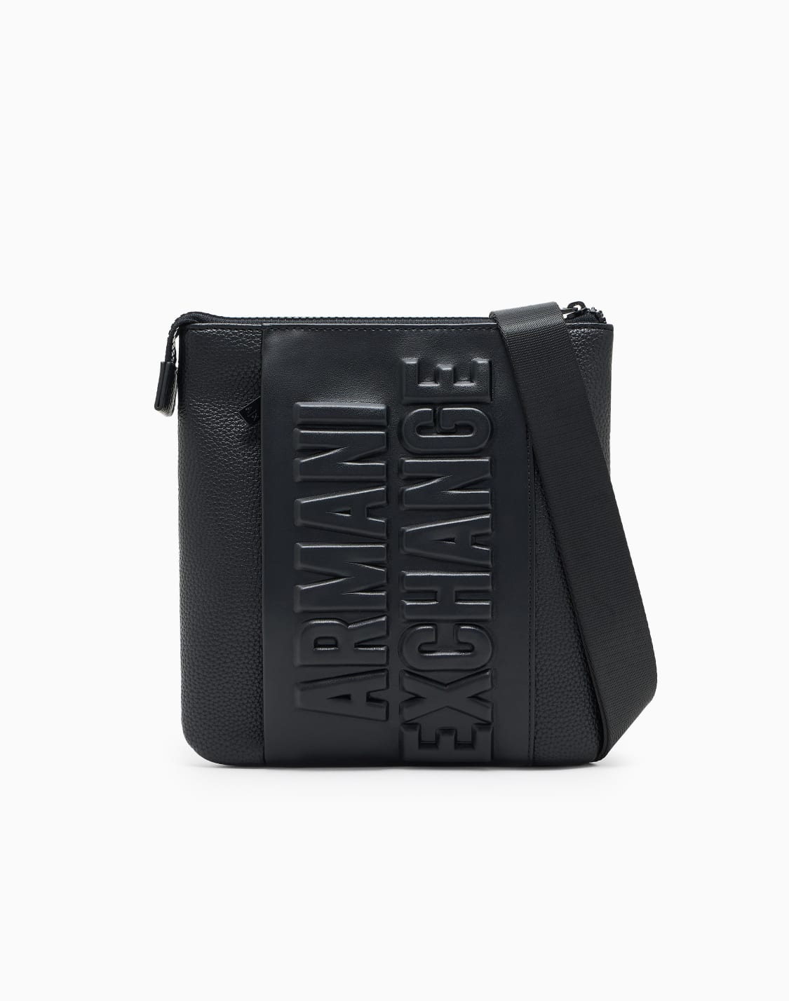 オバサイズエンボスロゴ-フラットショルダバッグ-ブラック--armani-exchange