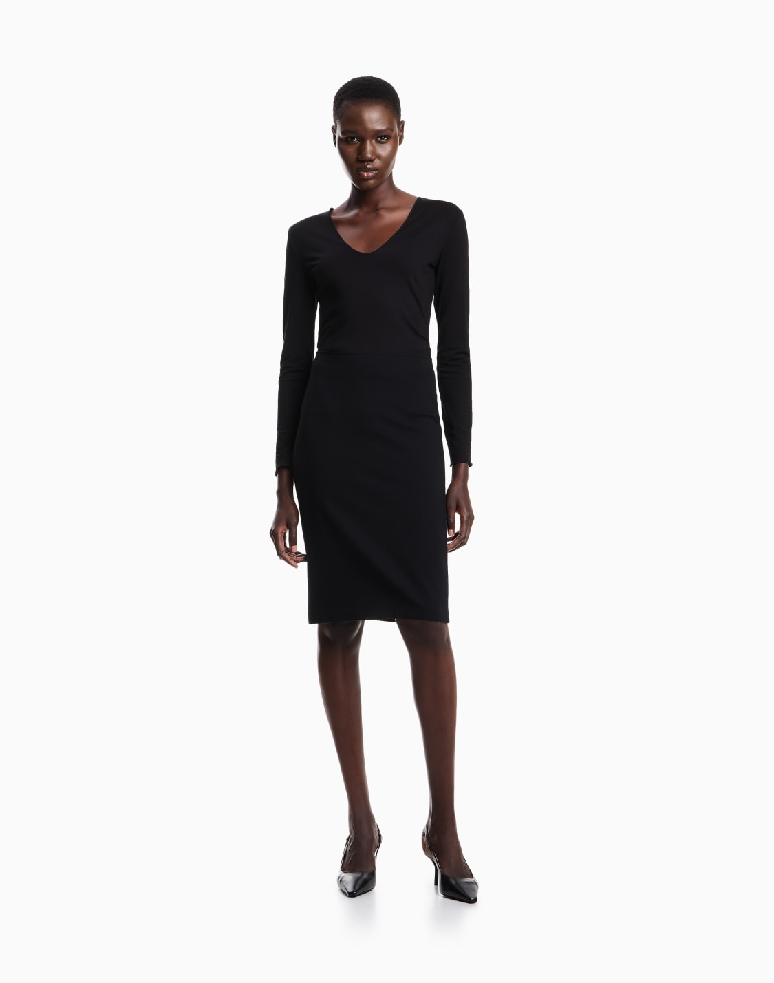 jersey-de-punto-elstico-con-escote-de-pico-negro--emporio-armani