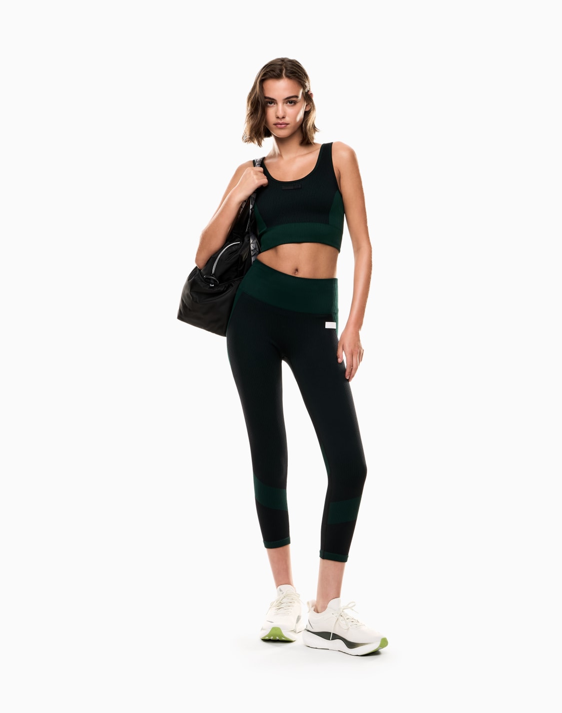 dynamic-athlete-seamless-sports-bra-in-vigor7-technical-fabric-black--ea7