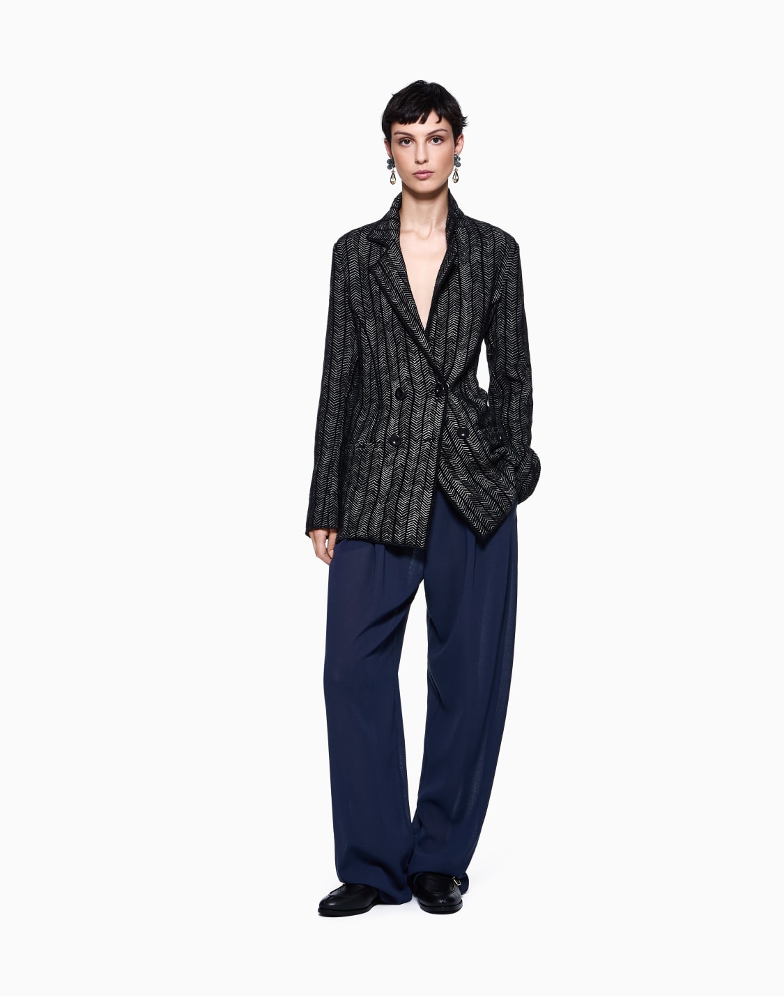 double-breasted-jacket-in-a-jacquard-cashmere-and-viscose-jersey-black--giorgio-armani