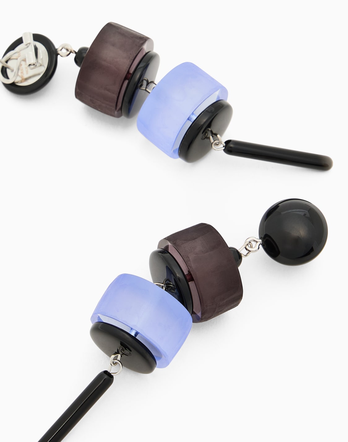 grandes-boucles-doreilles-pendantes-avec-lments-gomtriques-gris--emporio-armani