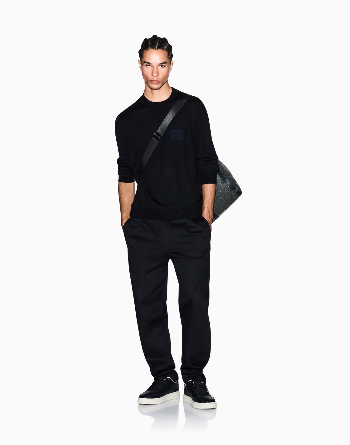 エンボスロゴパッチ-ニットプルオバ-ブラック--armani-exchange