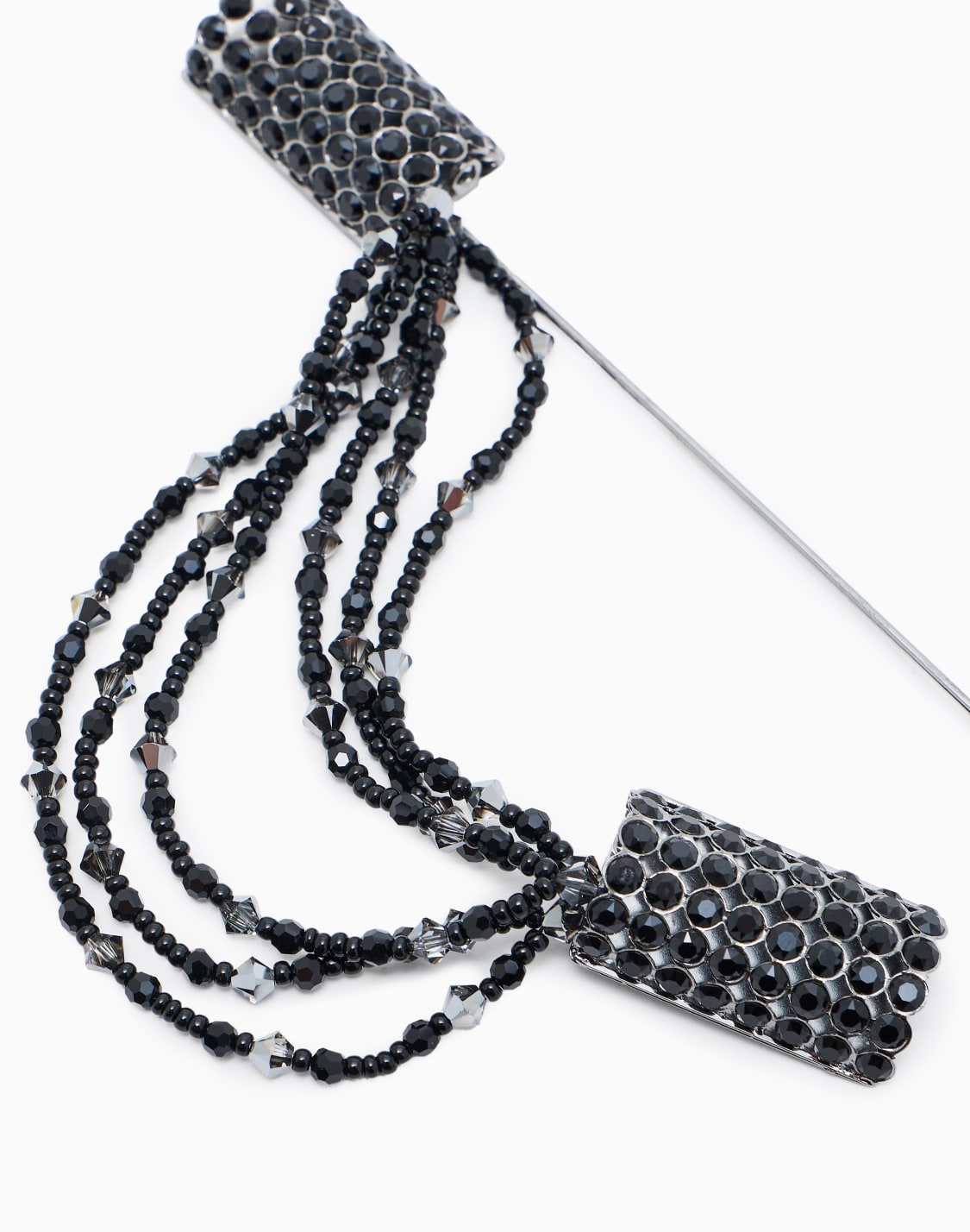 broche-avec-cristaux-noir--giorgio-armani
