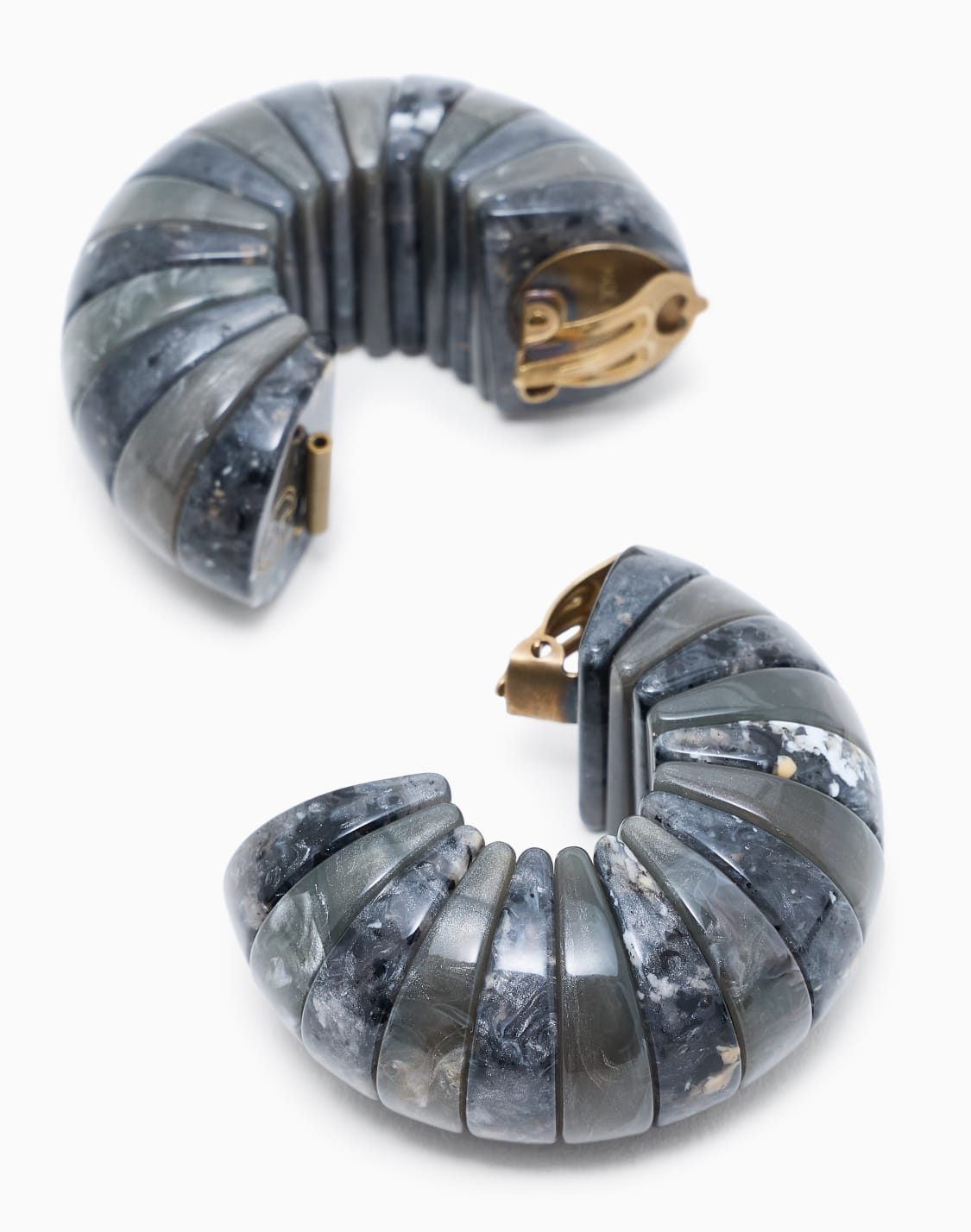 orecchini-a-clip-in-resina-mlange-grigio--giorgio-armani