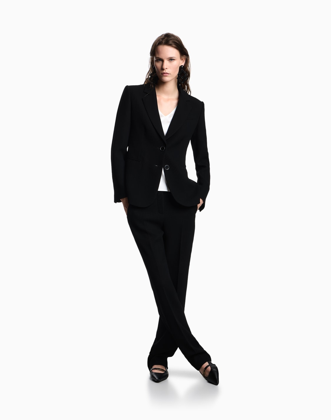 top-avec-col-en-v-en-satin-de-soie-blanc--emporio-armani
