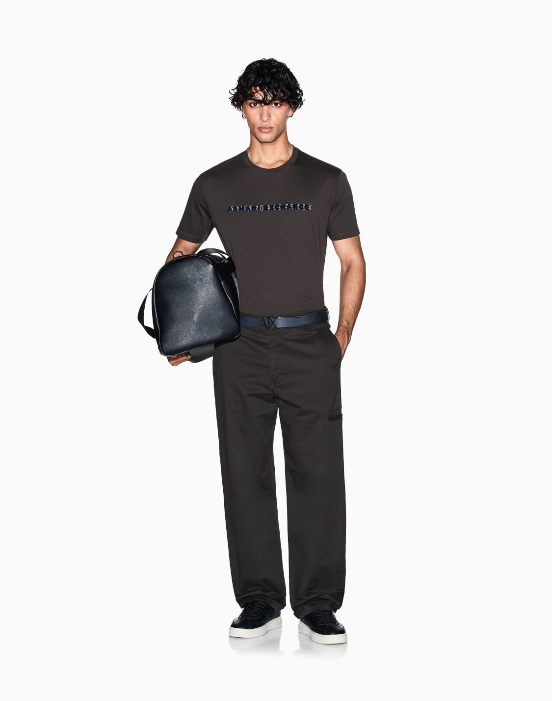 -camiseta-de-corte-regular-con-logotipo-marrn--armani-exchange