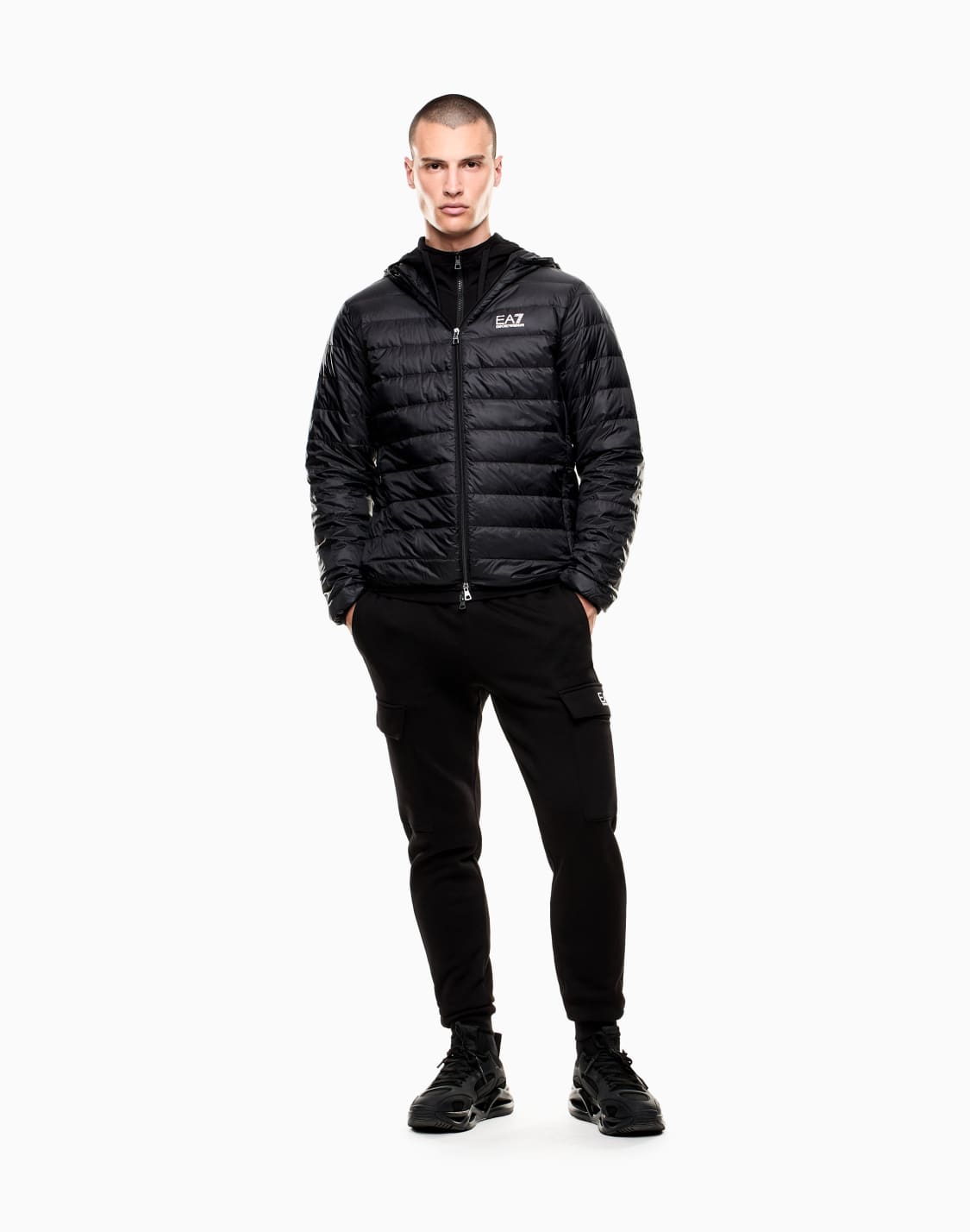 chaqueta-de-plumas-plegable-core-identity-con-capucha-negro--ea7