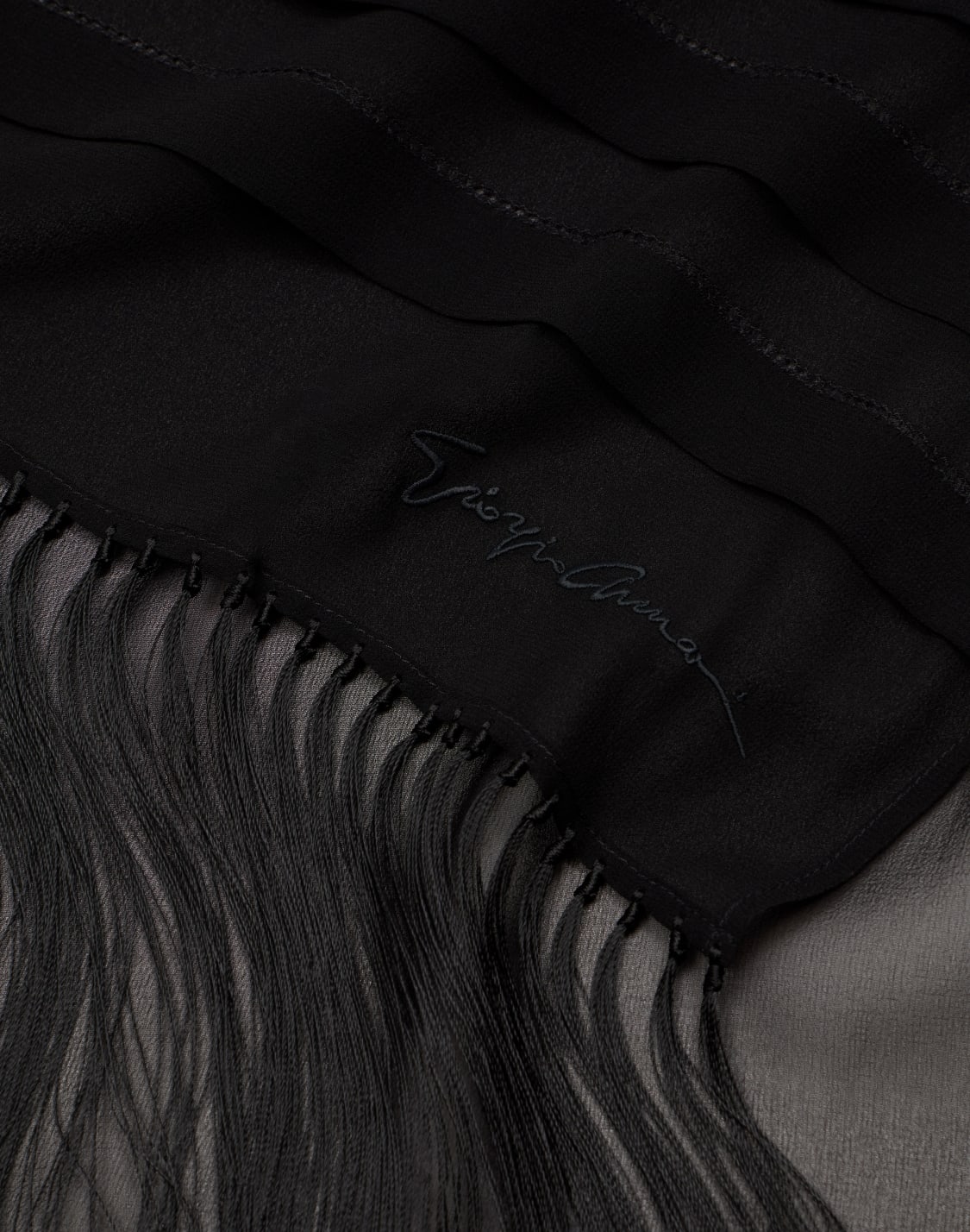 tole-en-georgette-de-soie-noir--giorgio-armani