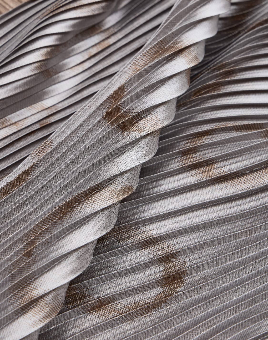 pleated-silk-blend-scarf-beige--giorgio-armani