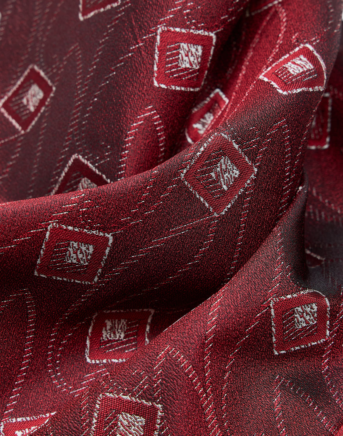 geometric-silk-jacquard-pocket-square-red--giorgio-armani
