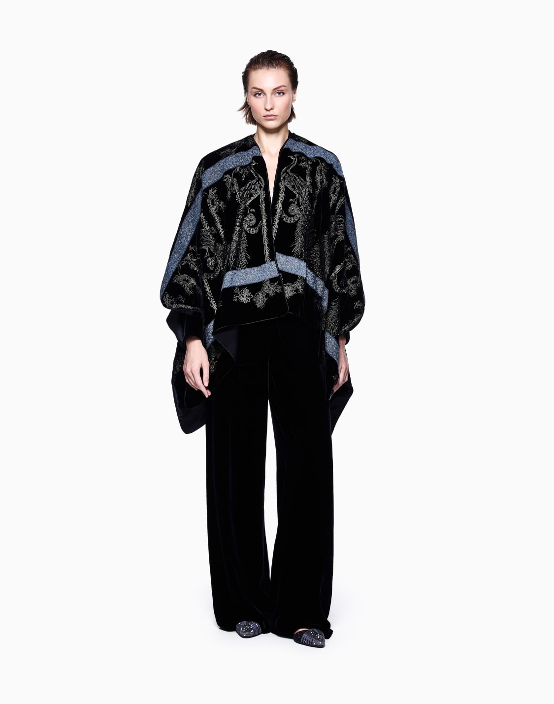 ponchos-negro--giorgio-armani