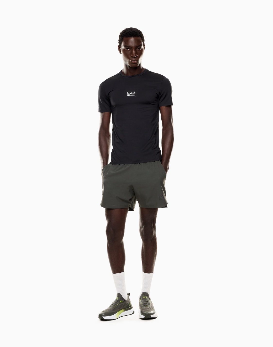 dynamic-athlete-crew-neck-t-shirt-in-vigor7-technical-fabric-black--ea7