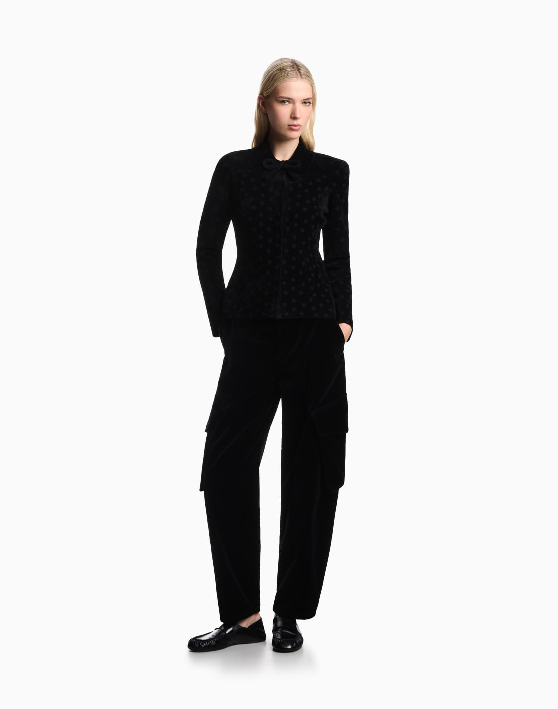 veste-avec-nud-en-chenille-couple-un-jacquard-pois-noir--emporio-armani