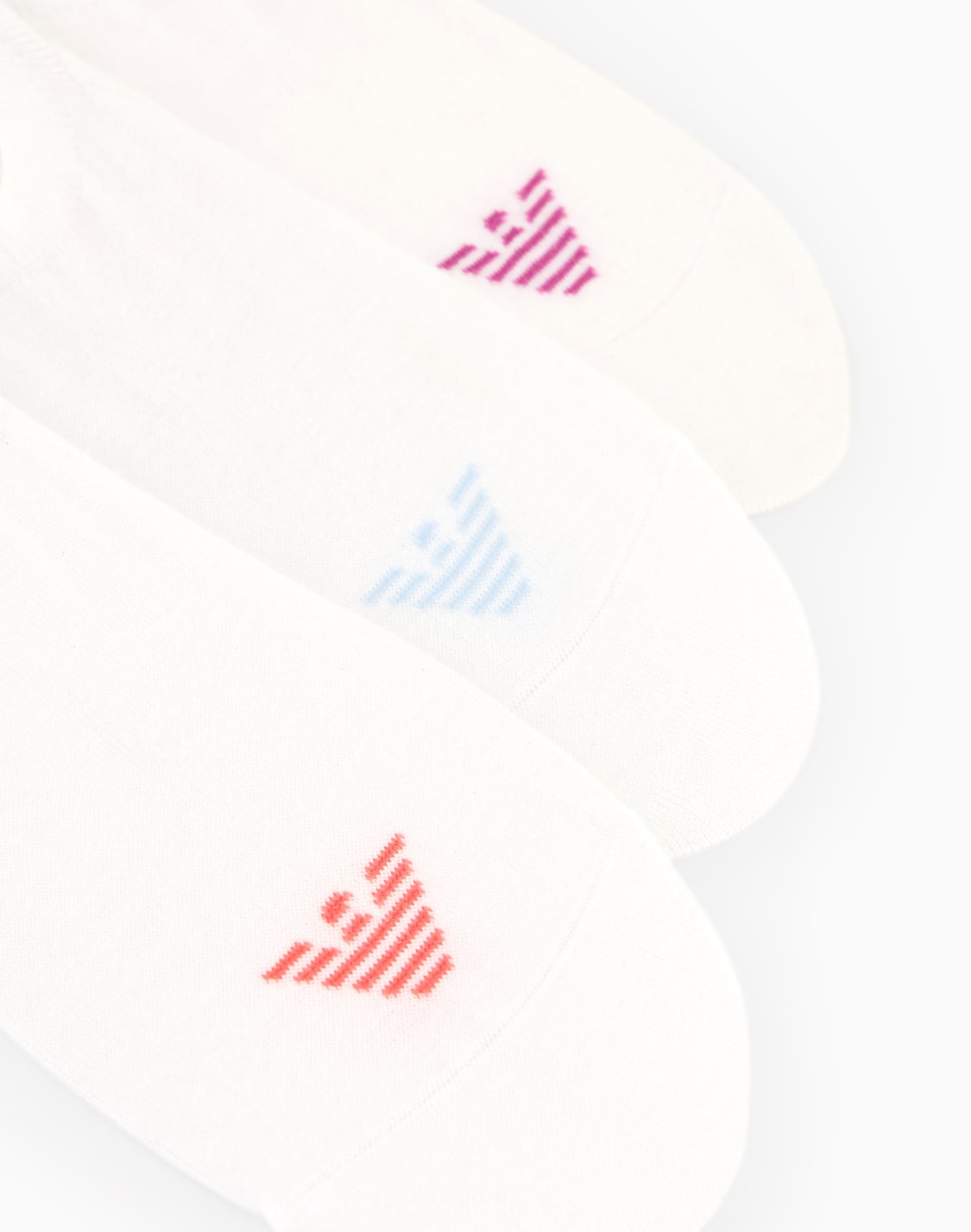paquete-de-tres-pares-de-calcetines-invisibles-con-logotipo-en-tejido-jacquard-asv-blanco--emporio-armani
